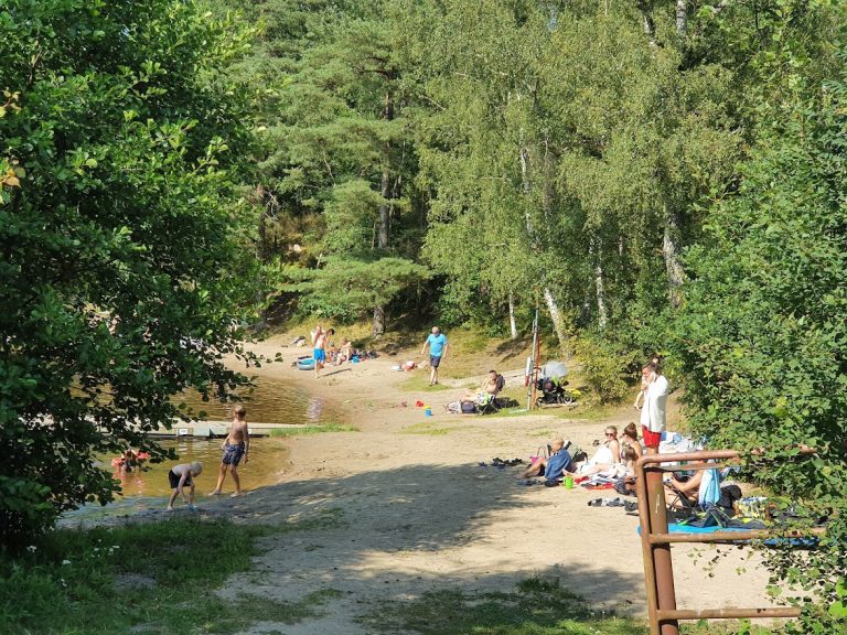 Den populära badplatsen ca 1km från Lotushallen