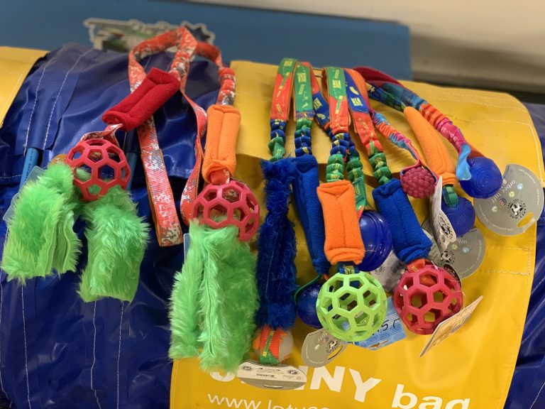 Några av de roliga leksakerna från Outnout